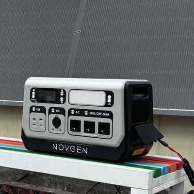 โรงไฟฟ้าระเบียงพกพา 2200W 2048WH โรงไฟฟ้าเก็บพลังงานแสงอาทิตย์